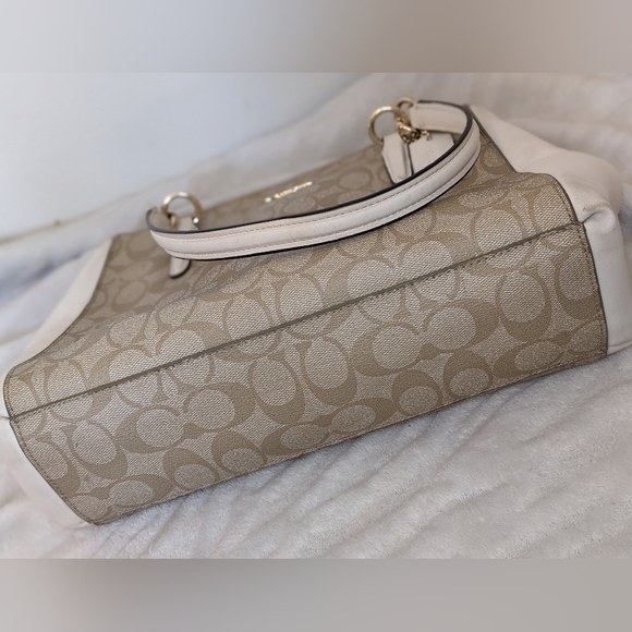 COACH White Monogram handbag - Picture 10 of 12